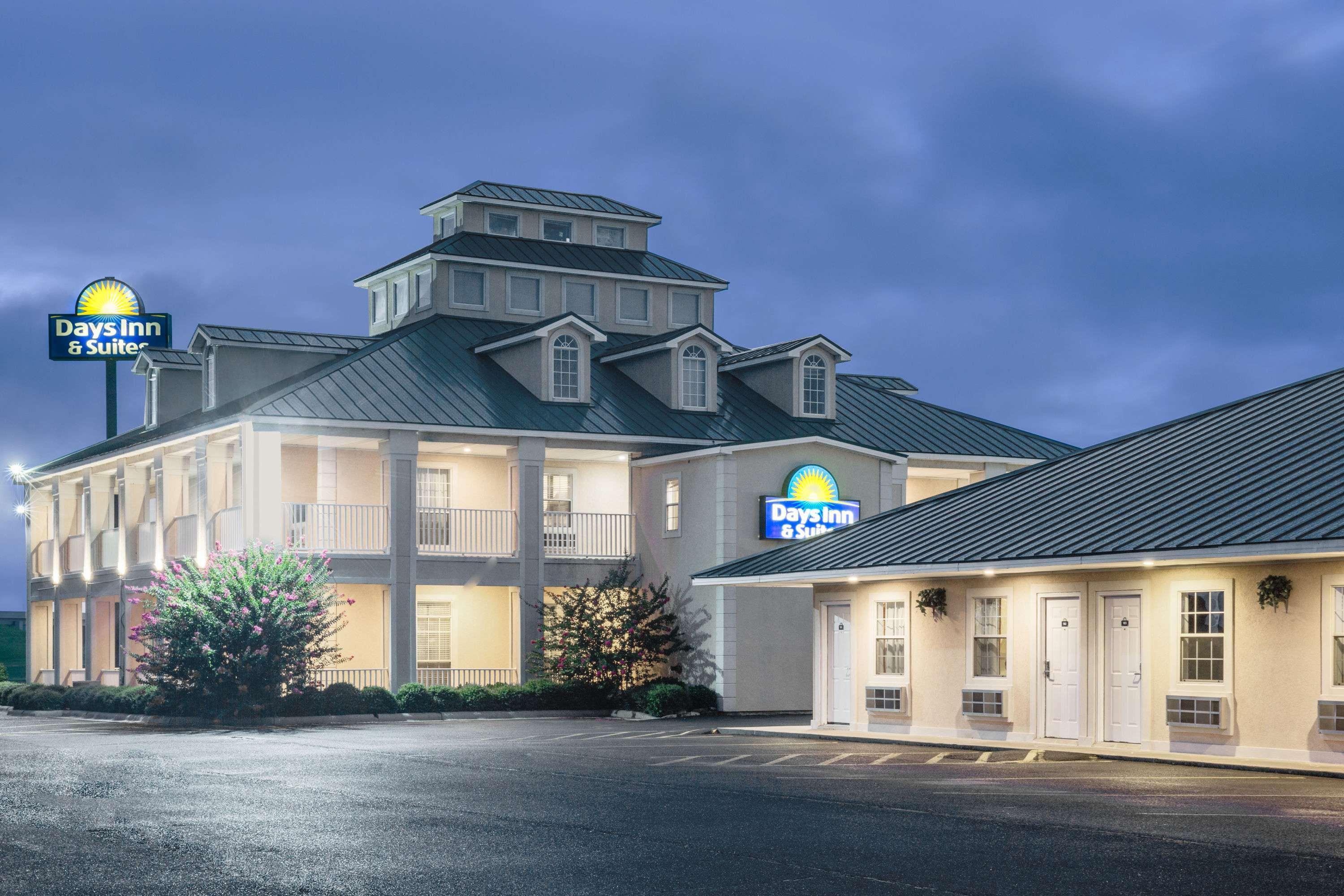 Days Inn By Wyndham Trumann Ar Exteriör bild
